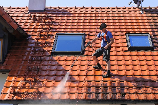 How to Choose the Right Tile Roof Cleaning Services for Your Home