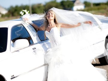 Airports to After Parties: Choosing a Luxury Car Rental For a Wedding